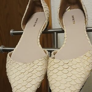 ALL BLACK Textured Fish Scale Leather Flats Cream Off-White Pointed Toe Size 41